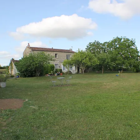 Les Lilas Апартаменты Saint-Savinien